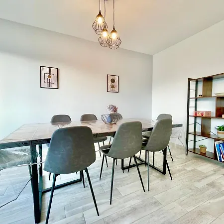 Appartement - La Cigogne - Balcon - Vue Degagee - Netflix - Wifi Fibre - Parking Gratuit - Quartier Populaire *