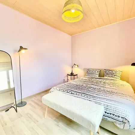 Appartement - La Cigogne - Balcon - Vue Degagee - Netflix - Wifi Fibre - Parking Gratuit - Quartier Populaire *