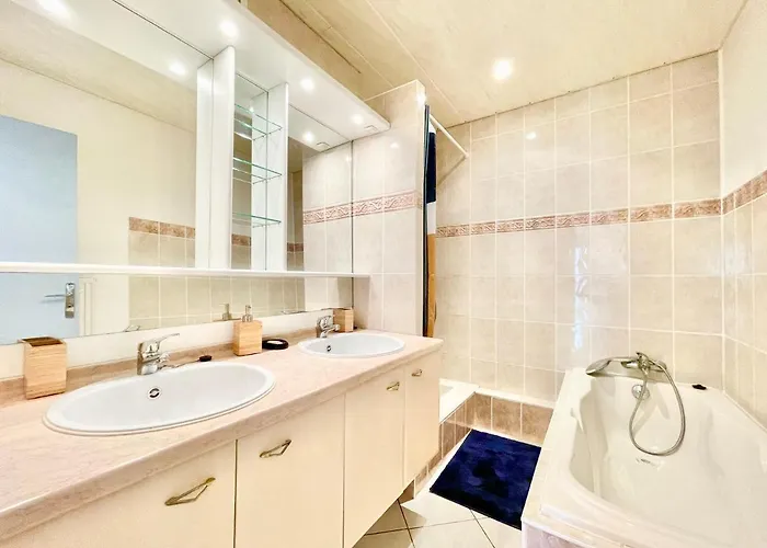 - La Cigogne - Balcon - Vue Degagee - Netflix - Wifi Fibre - Parking Gratuit - Quartier Populaire アパート