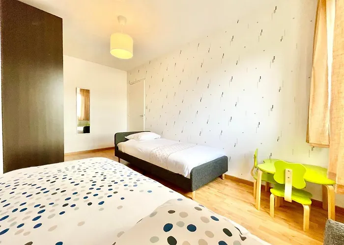 - La Cigogne - Balcon - Vue Dégagée - Netflix - Wifi Fibre - Parking Gratuit - Quartier Populaire Appartamento Colmar