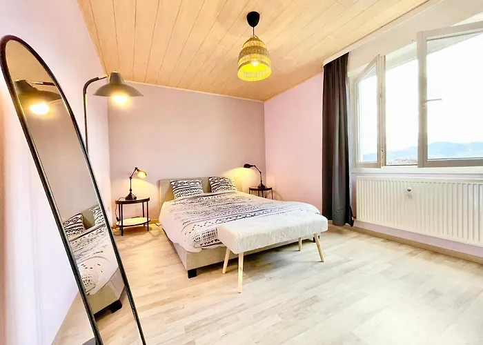 - La Cigogne - Balcon - Vue Dégagée - Netflix - Wifi Fibre - Parking Gratuit - Quartier Populaire Appartamento